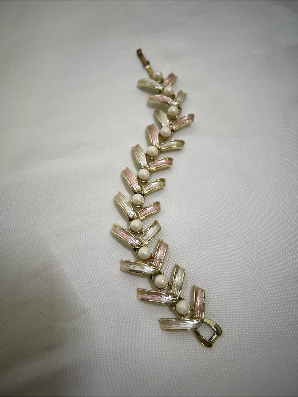 Vintage Judy Lee Gold Tone Pink White Enamel Faux Pearl Chevron Link Bracelet